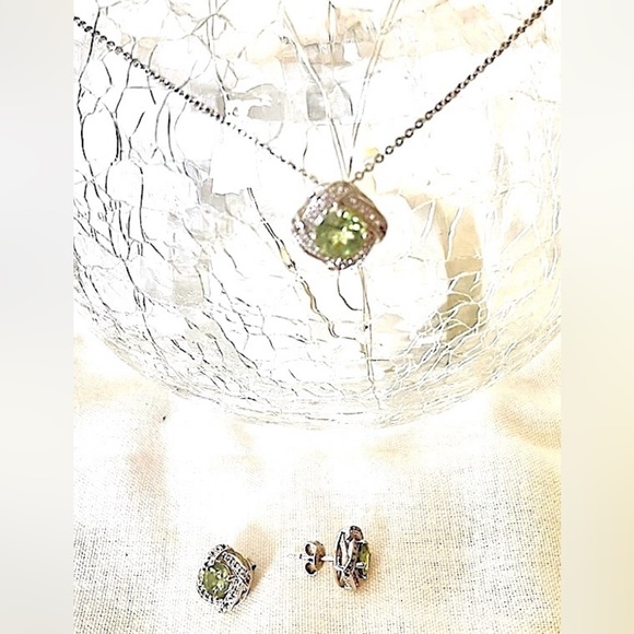 HP💘Peridot 925 Sterling Silver Necklace and Earring Set - Picture 7 of 16